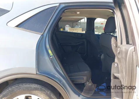 2023 Ford Escape Active z USA, uszkodzony, nr VIN 1FMCU0GN7PUB15910